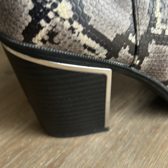 Circus by Sam Edelman Snake Print Pointy Toe Block Heel Ankle Booties Women’s 10 - Picture 6 of 16